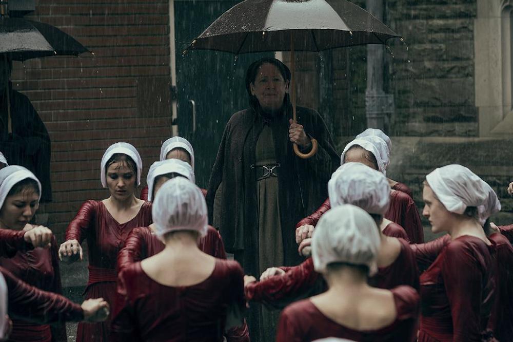 آن داود در قسمت اول فصل دوم «سرگذشت ندیمه»(The Handmaid's Tale)